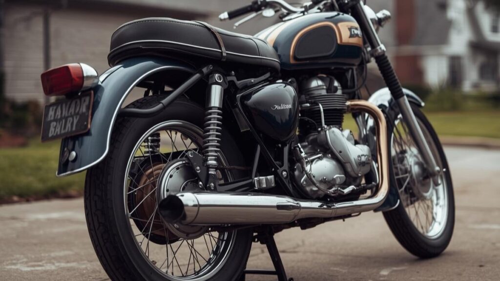 屋外に停められた少し年季の入った中古車両。ドラッグスター400をハーレー仕様のベース車として激安で購入する際のリスクと現状を客観的に捉えた構図。