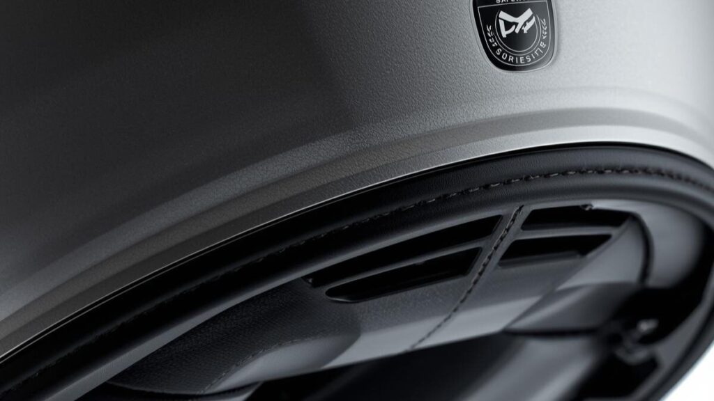 最新の厳格な安全基準ECE 22.06をクリアした、信頼性の高いドゥカティに似合うヘルメットの精密なディテール。