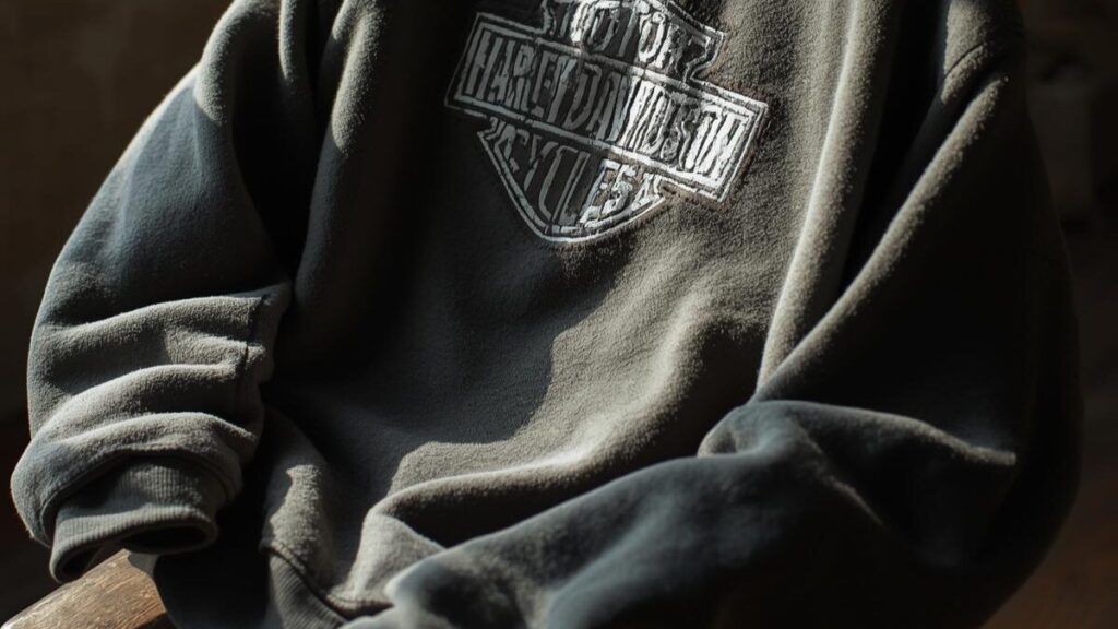 80年代USA製ならではの肉厚な生地感とボックスシルエットが目を引く、ハーレーダビッドソンの古着スウェット。古き良き時代のアメリカを感じさせるタフな質感。